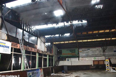 Foto Brand verwoest Boerenhal Bocholt (14 februari 2010)