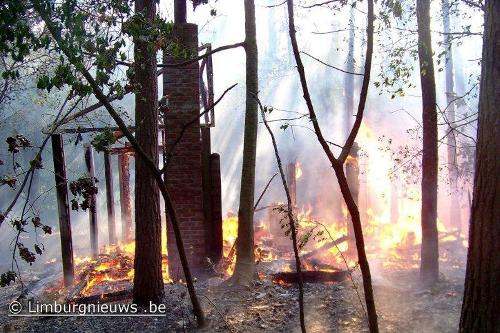 Foto Gasflessen ontploffen in bos - fotoverslag (3 juli 2009)